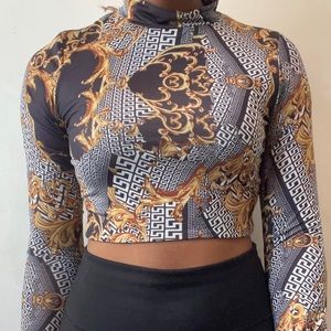 A lovely zaful long sleeve crop-top shirt.